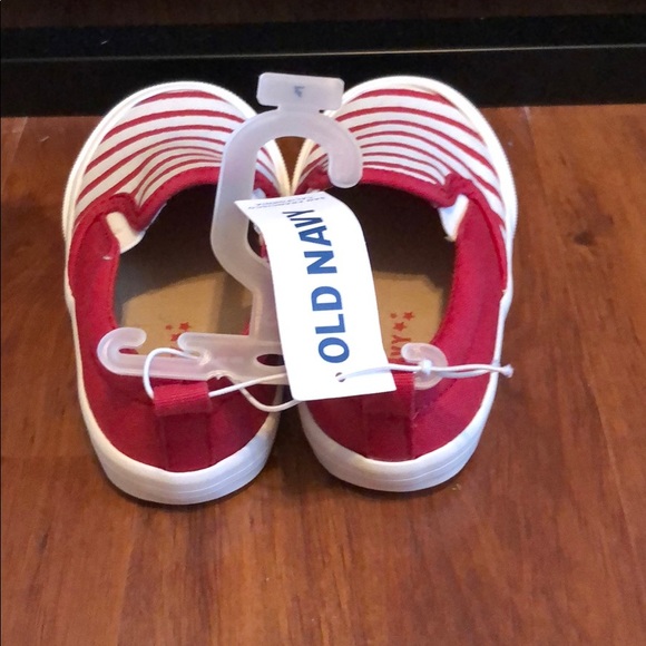 BNWT Old Navy toddler slip ons - Picture 4 of 5